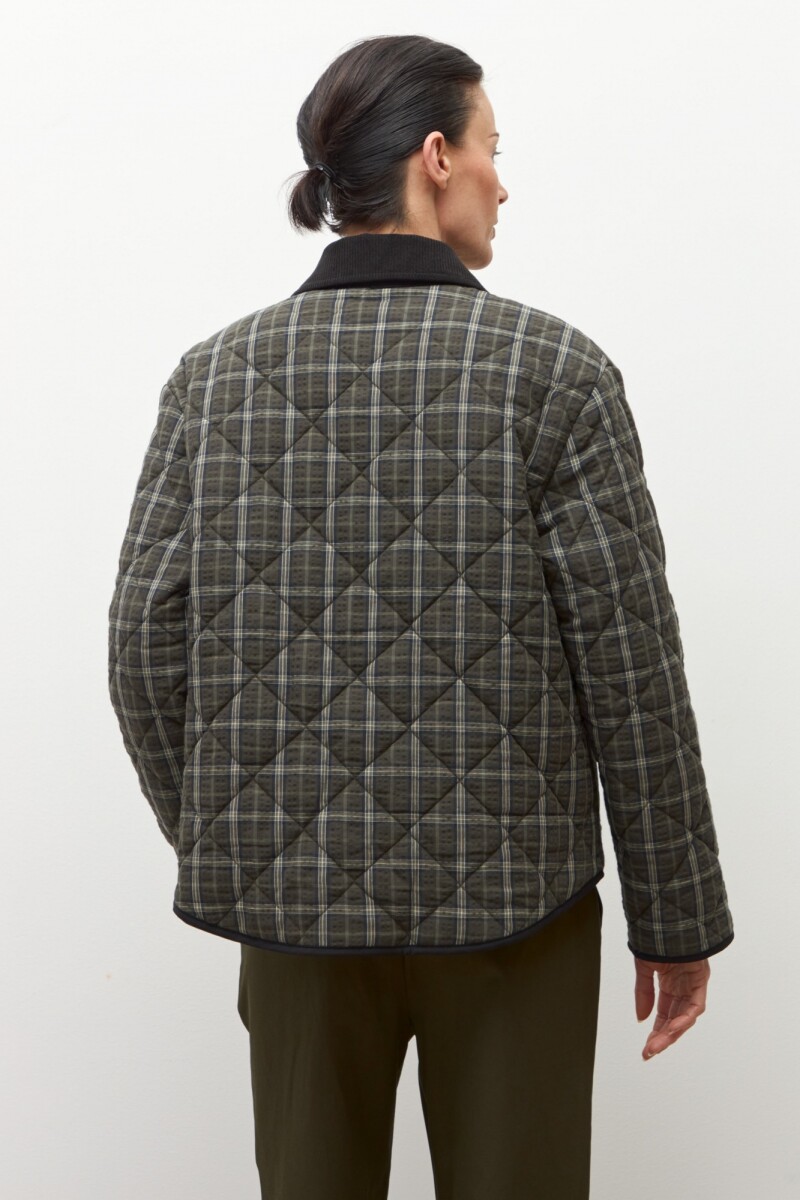 Campera larga capitoneada cuello pana verde oliva