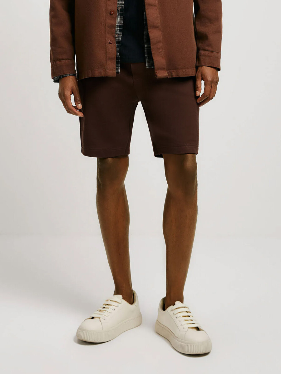 BERMUDA BÁSICA MASCULINA CON ELÁSTICO - MARRÓN 