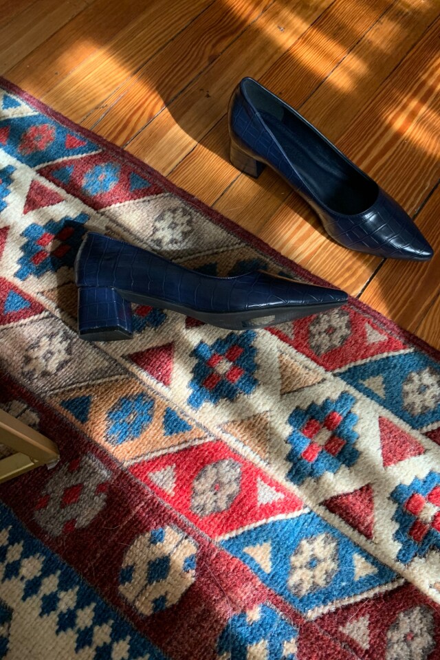Zapato crocco con taco azul marino