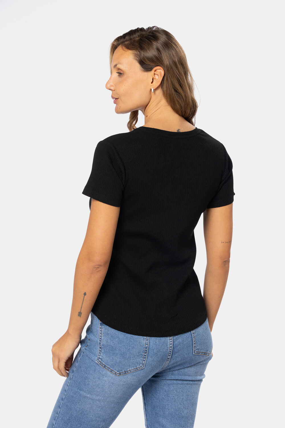 REMERA CON BOTONES Negro