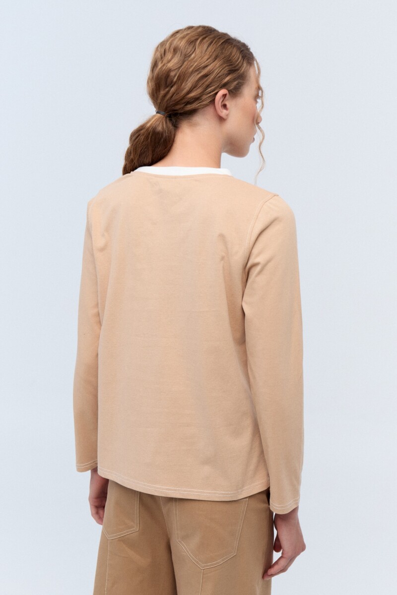 Remera Rosmora Camel