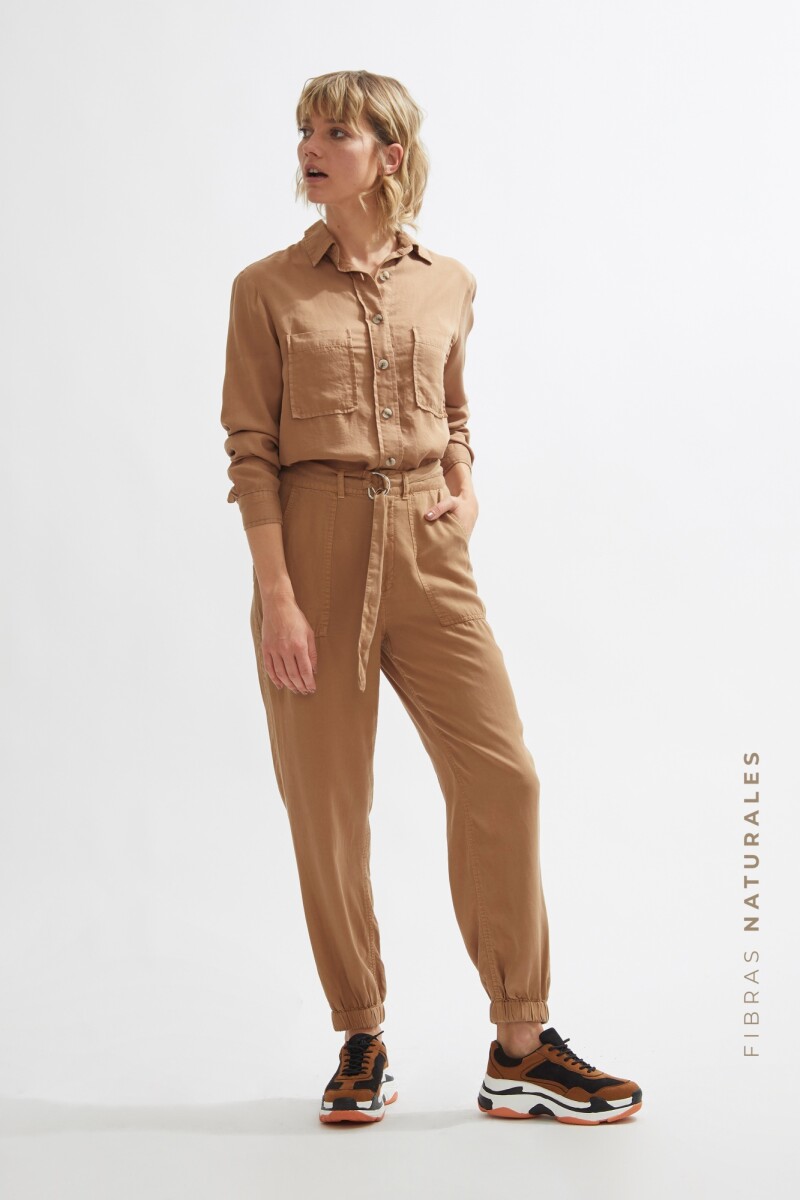 Pantalón de lyocell con cinto tostado