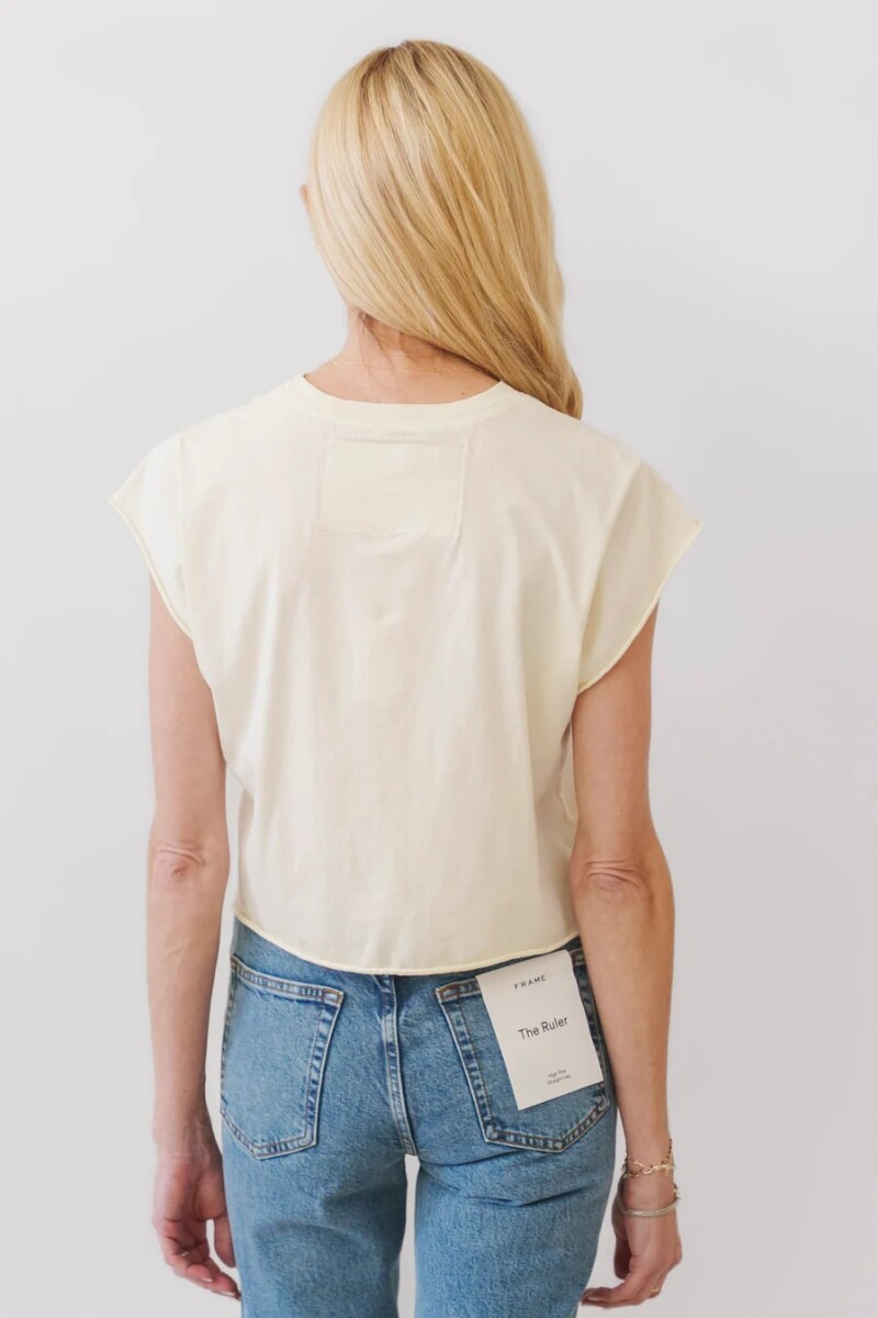 CAMISETA CROP Crema