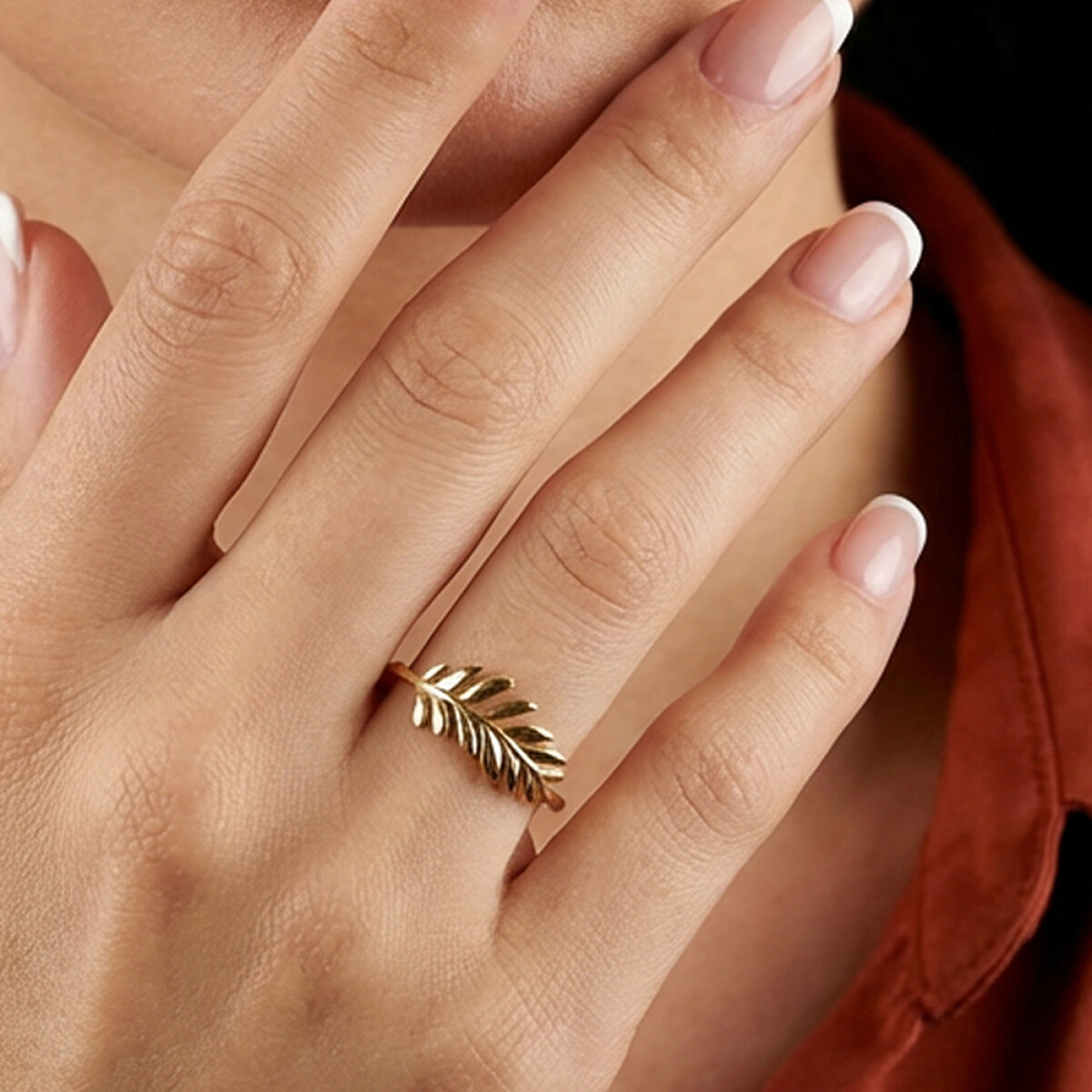 Anillo Laurel de oro amarillo 18k. 