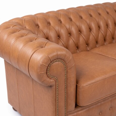 Sofá Chesterfield Novo - Cuero Básico - 2 cuerpos Camel - (Preventa)