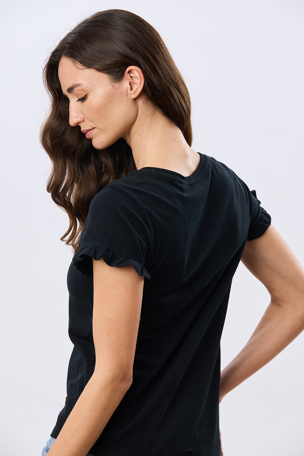 REMERA DE ALGODÓN CON VOLADO Negro
