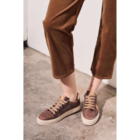 Jean Corduroy Recto Marrón