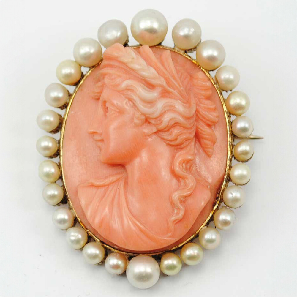 Prendedor Oro 18K, Con Camafeo De Coral Y Perlas De Cultivo Prendedor Oro 18K, Con Camafeo De Coral Y Perlas De Cultivo