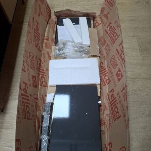 [OUTLET] Rack TV Luka 120 cm Grafito con Puertas Miel – Hasta 50” con Patas y 2 Nichos [OUTLET] Rack TV Luka 120 cm Grafito con Puertas Miel – Hasta 50” con Patas y 2 Nichos