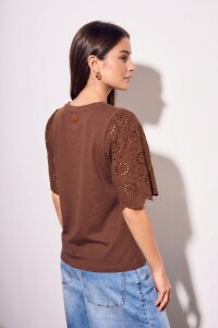 Remera Algodón Peinado Y Calados Chocolate