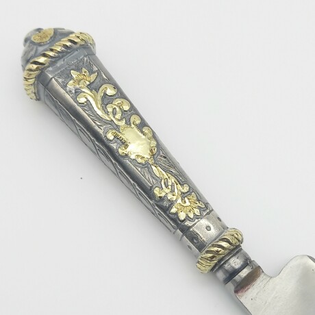 Puñal de plata 925 y oro 18 ktes, 14 cm. Puñal de plata 925 y oro 18 ktes, 14 cm.
