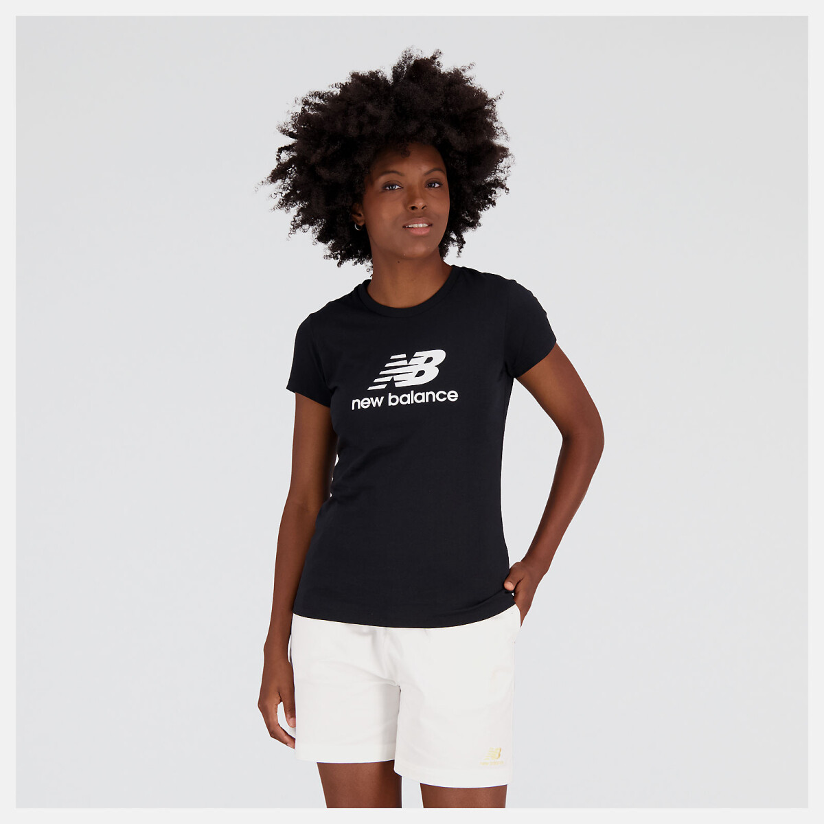 Remera New Balance Dama Essentials Stacked Logo Cotton Athletic Negro - S/C 