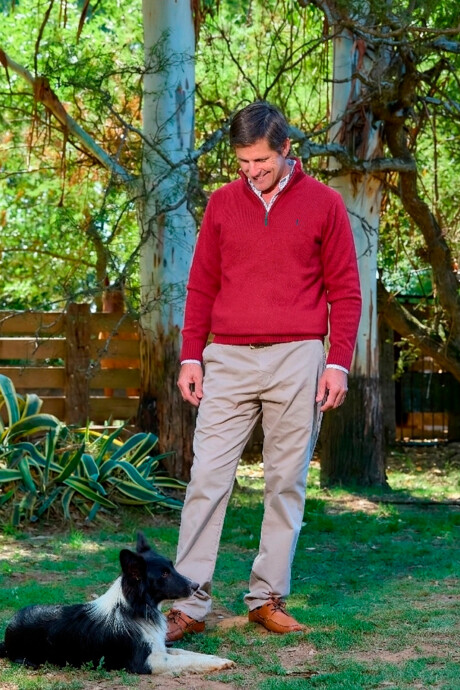 Remera Medio Cierre Criollo Rojo