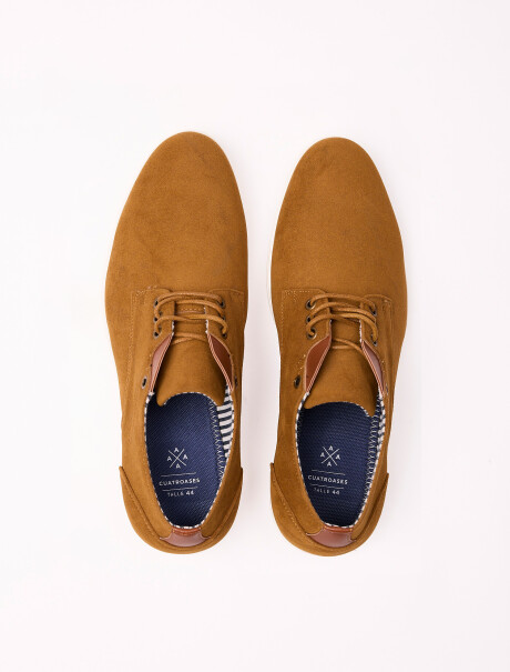 Zapato acordonado suede tostado