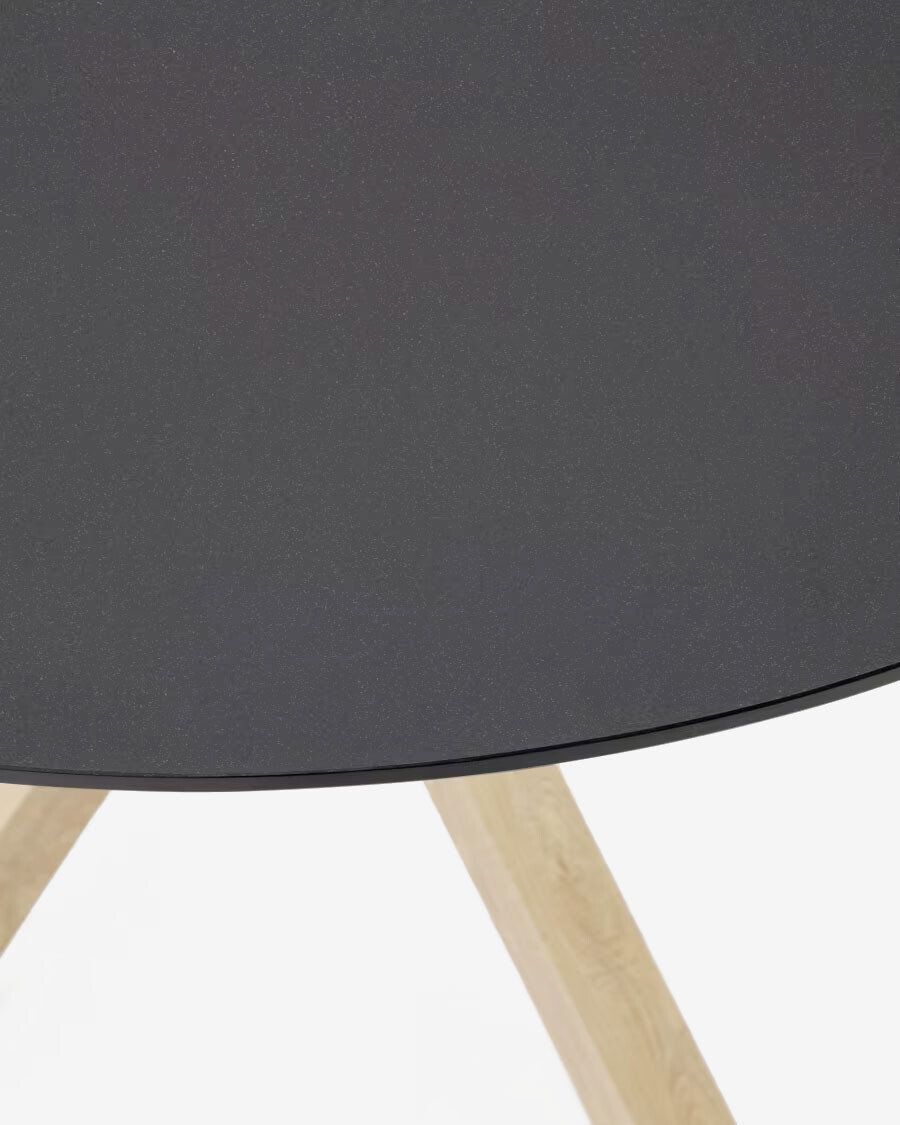 Mesa redonda Argo de cristal negro mate y patas de acero efecto madera Ø 150 cm Mesa redonda Argo de cristal negro mate y patas de acero efecto madera Ø 150 cm