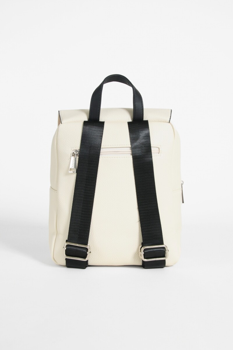 Mochila con broches crudo