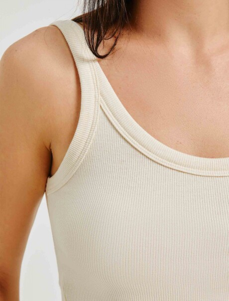 TOP CORTO BÁSICO EN TELA ACANALADA BEIGE