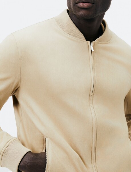 CAMPERA CON CIERRE CAMPERA CON CIERRE