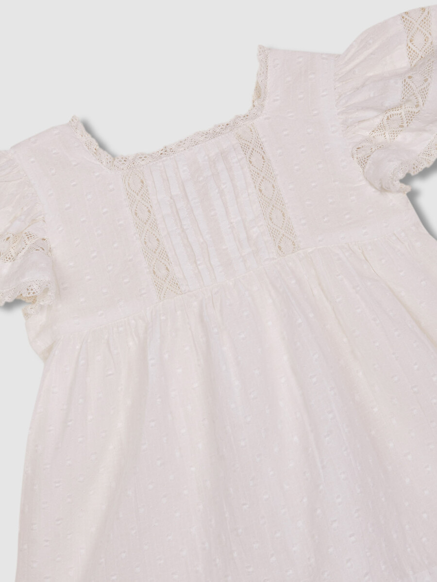 Vestido Con Jaretas Y Tiras Bordadas Blanco