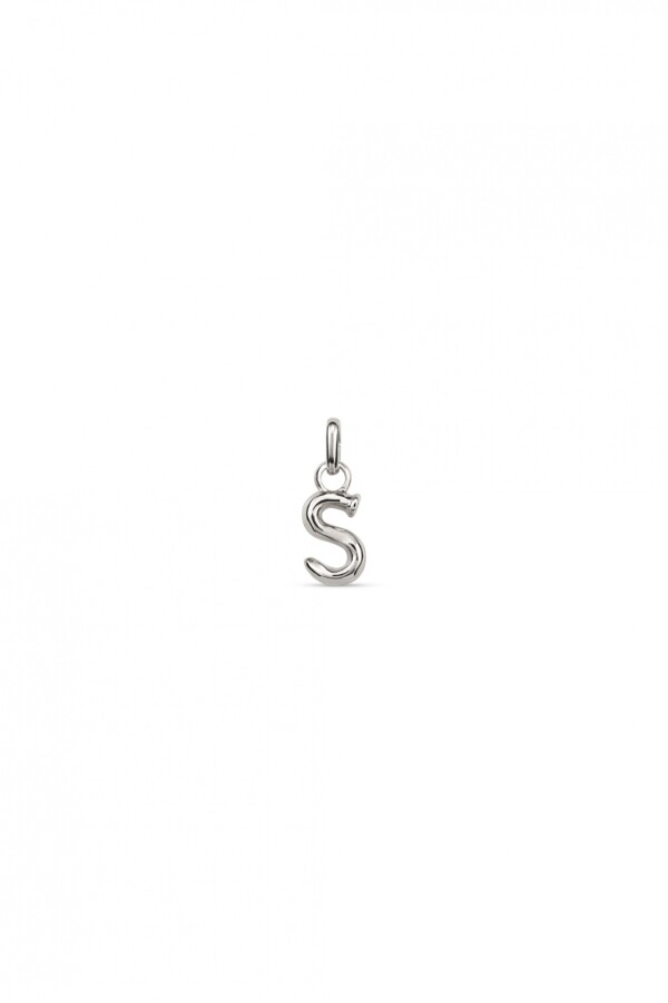 CHARM DE ALEACION DE METALES BAÑADO EN PLATA DE LEY CON FORMA DE LETRA S CON ARGOLLA Charm