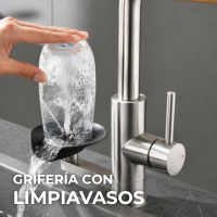 Cocina grifería con limiavasos