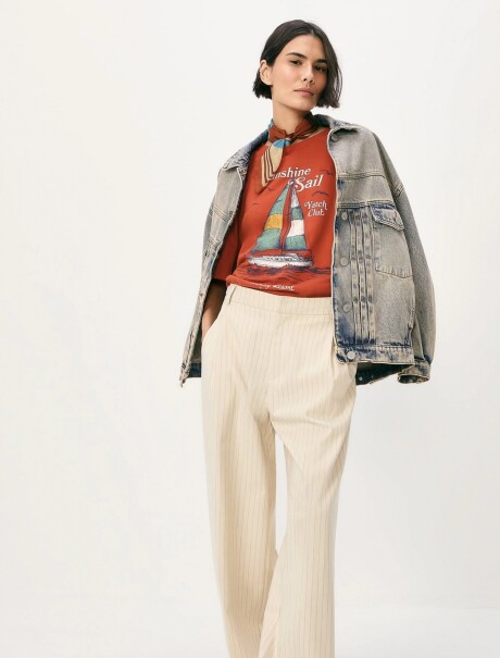 CAMISETA CON ESTAMPA MODELO OVERSIZE NARANJA