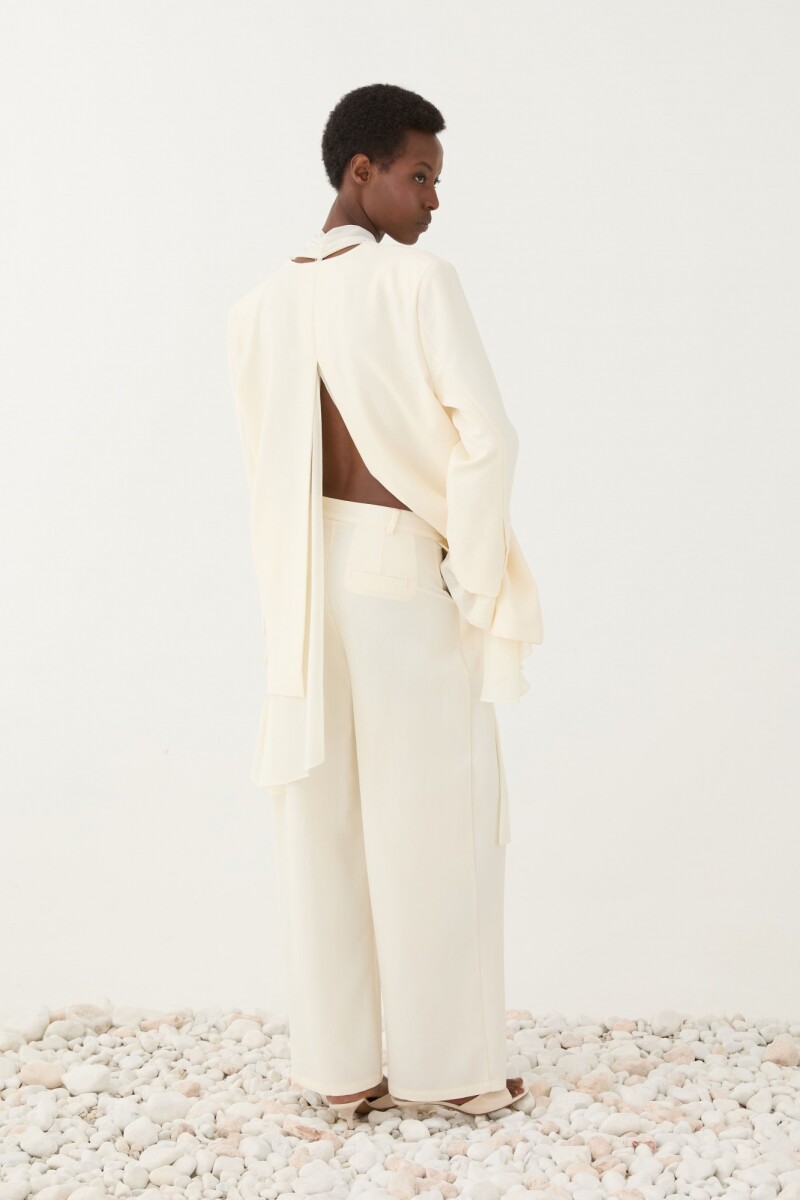 BLAZER CON ABERTURA Crema