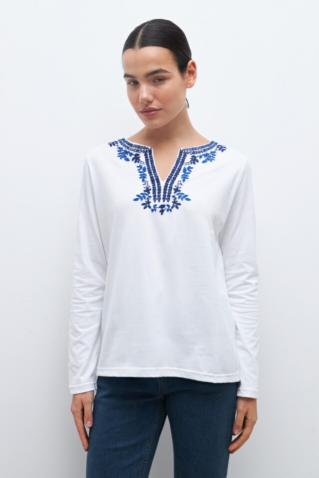 Remera bordada blanco