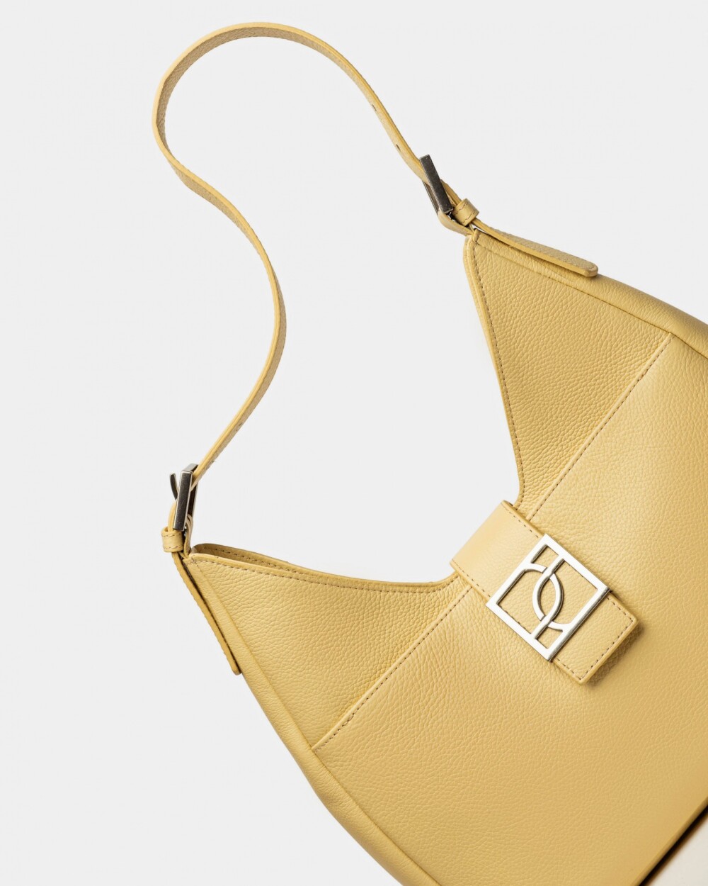 Bolso Signature en cuero graneado Vainilla