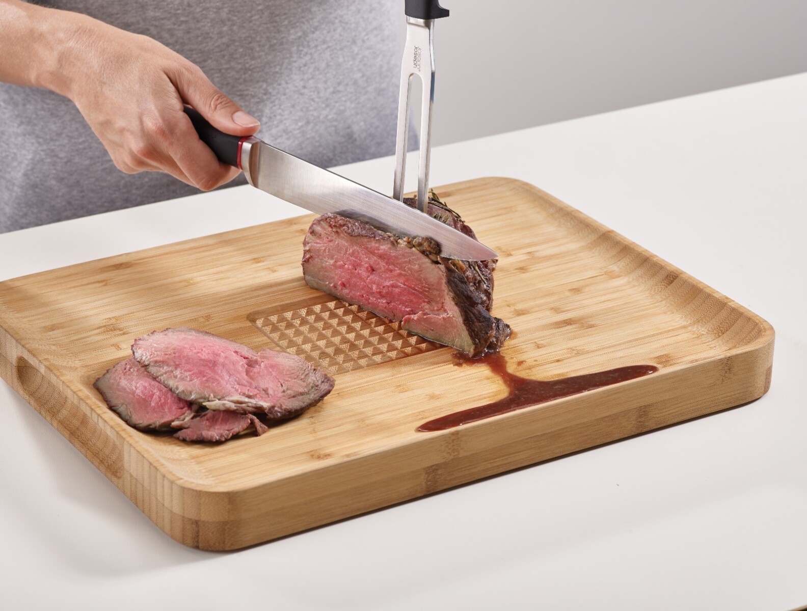 Tabla de Cortar Multifunción de Bambú Joseph Joseph Cut&Carve™ - PREVENTA 