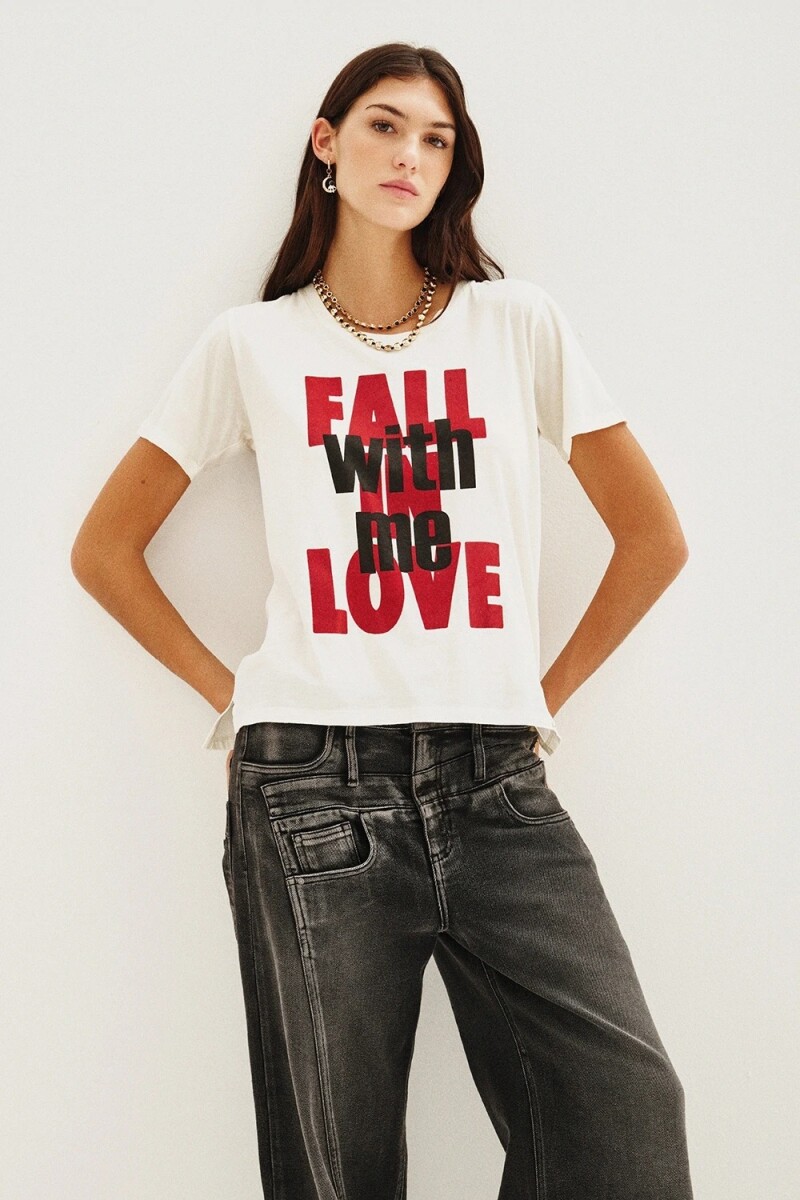 Remera Fall In Love Crudo