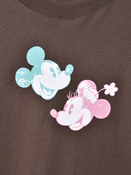REMERA BROKEN M&M MARRON OSCURO