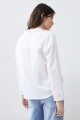 Camisa con cuello y puños bordados blanco