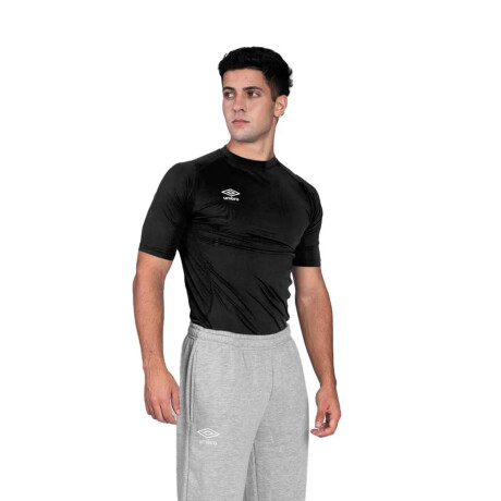 Remera Umbro Termica de Hombre Negro