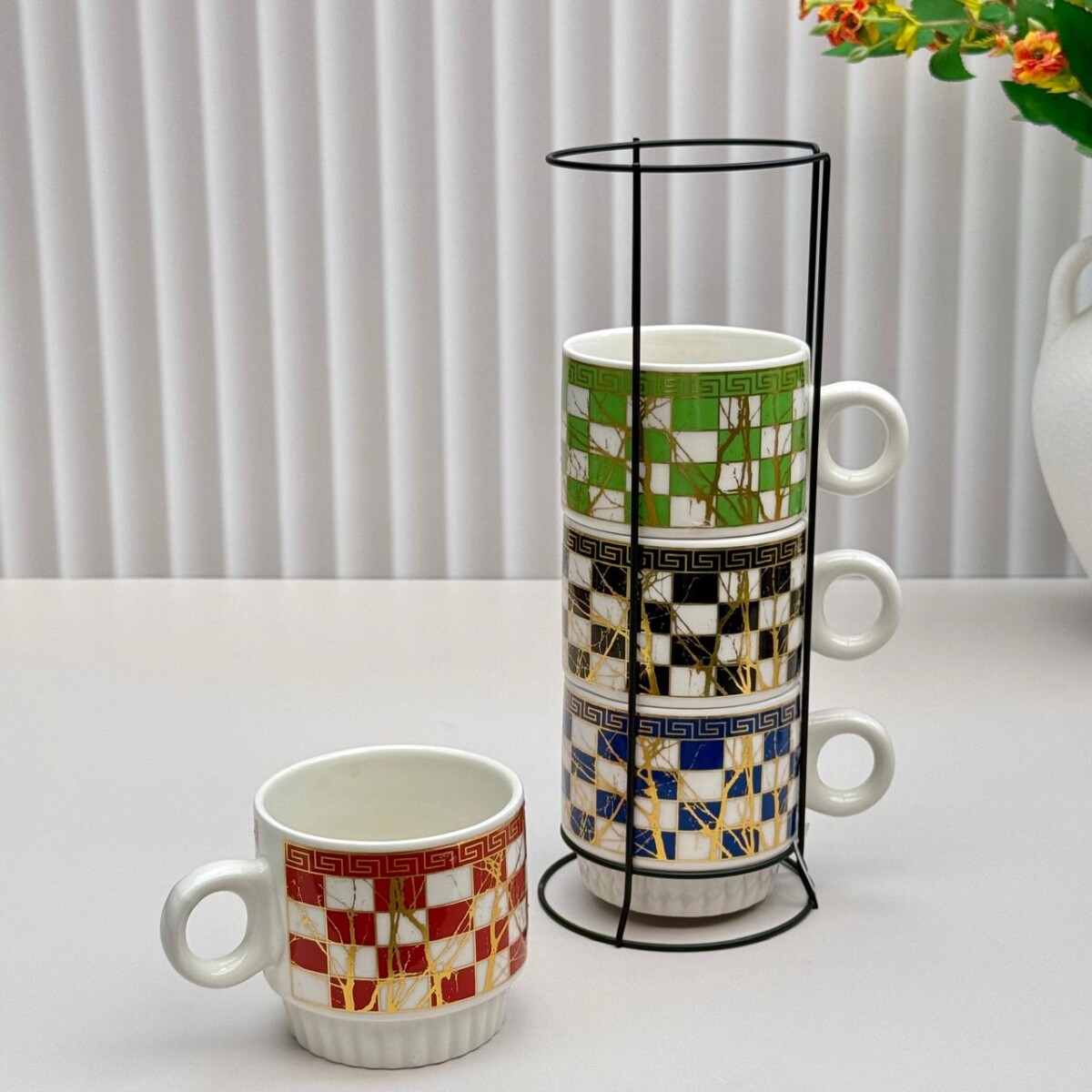 Juego De 4 Tazas Cerámica Apilables Base Metálica 250 ml. 