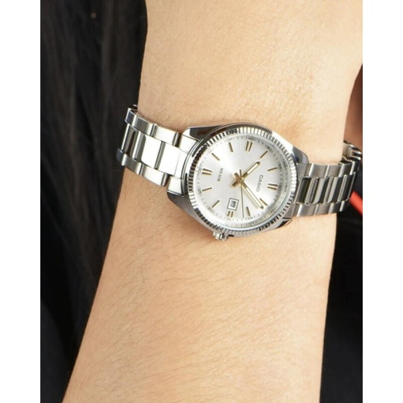 Reloj Análogo Casio 1302D1A2 En Acero Para Uso Diario Diseño Minimalista Y Elegante Blanco