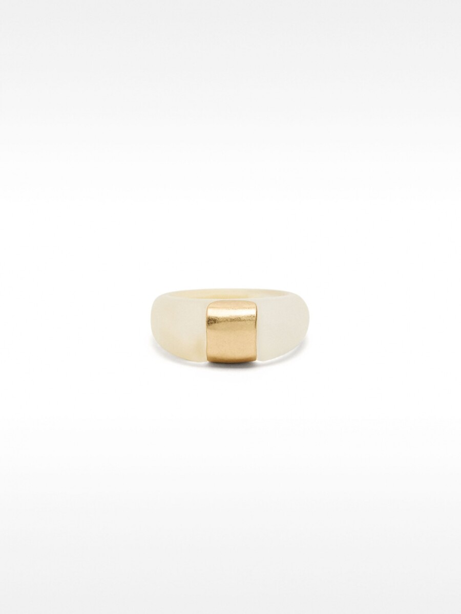 Anillo De Resina Con Detalle Metálico blanco