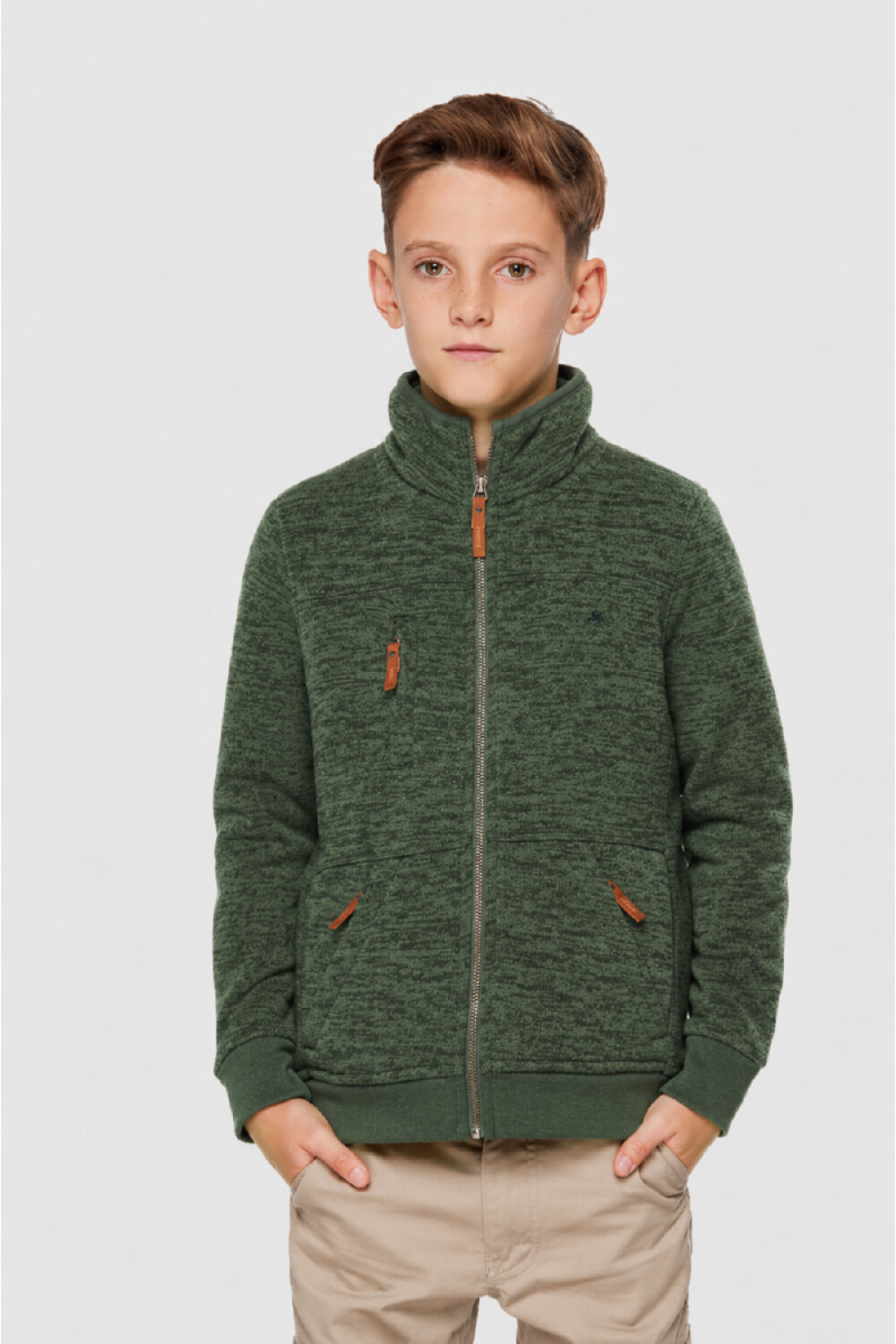 Campera deportiva tipo tejida Verde