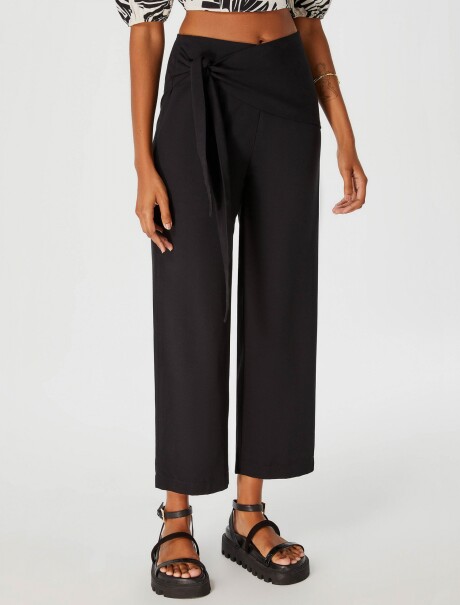 PANTALÓN FEMENINO CON LAZO NEGRO