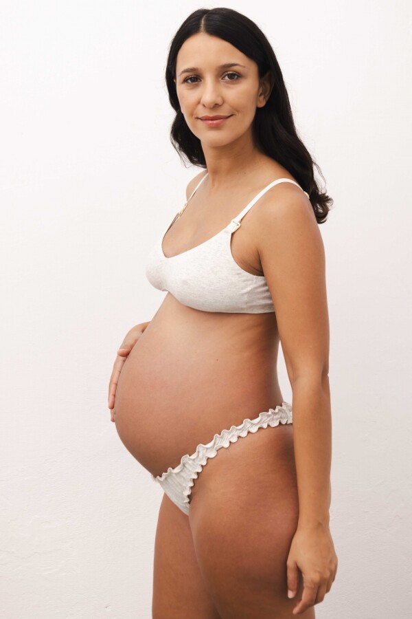 Vedetina Cata Less – Algodón suave con frunces, fresca y divertida Gris Melange