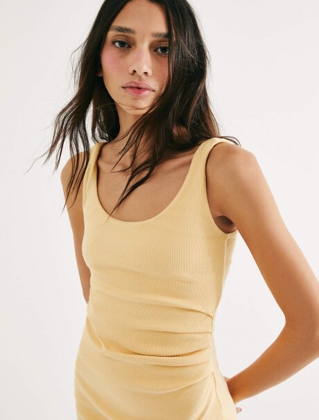 VESTIDO CORTO AJUSTADO AMARILLO