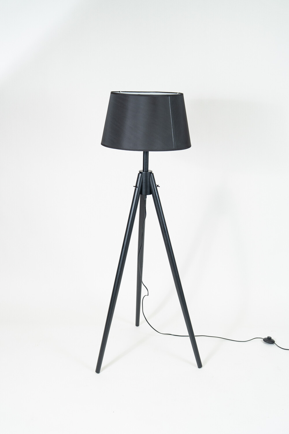 Lampara De Pie Elena Color Unico