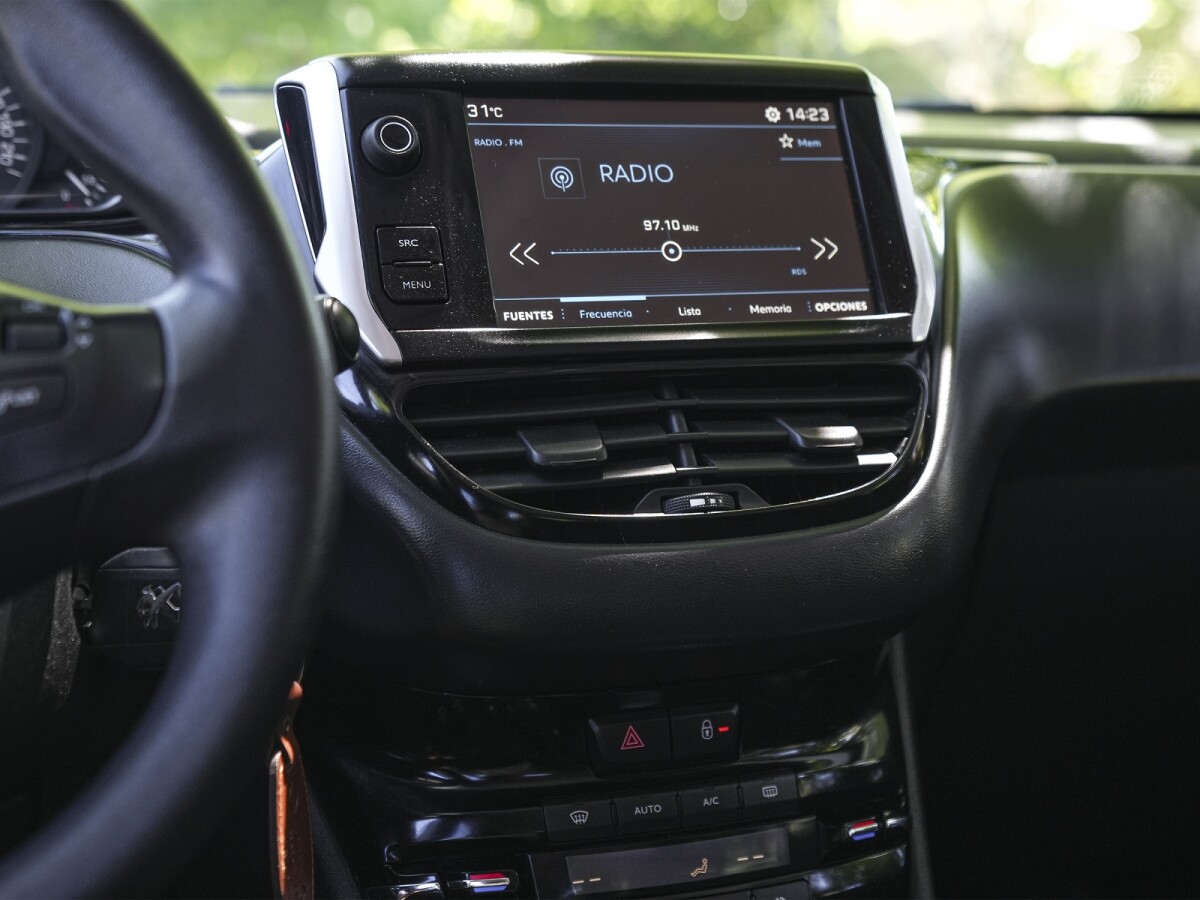 Peugeot 208 Active 1.2 Extra Full 2018 EXCELENTE ESTADO! Peugeot 208 Active 1.2 Extra Full 2018 EXCELENTE ESTADO!