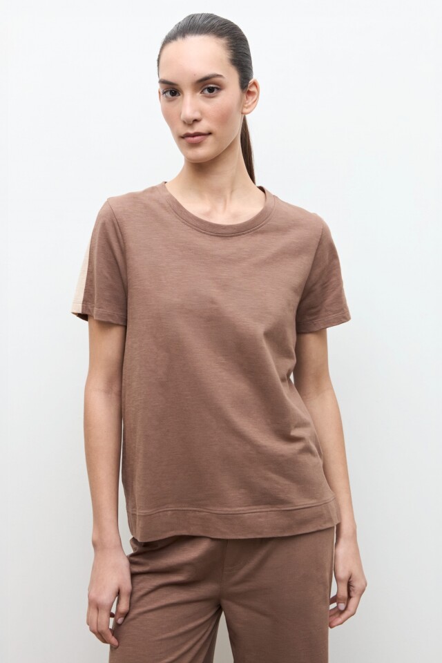 Remera bicolor topo