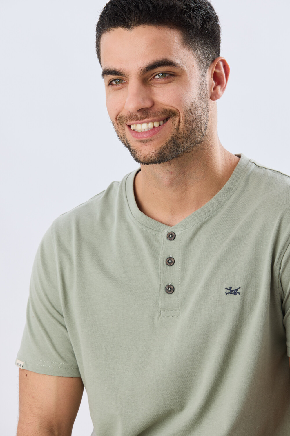 REMERA LISA DE ALGODÓN Pistacho