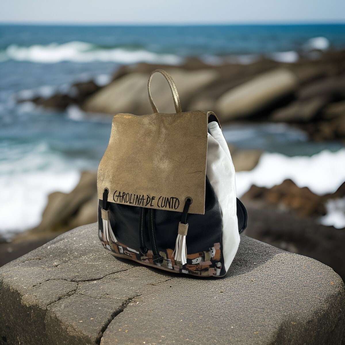 Mochila Brisa Línea Ottenta Blanca Y Negra Con Arte. 