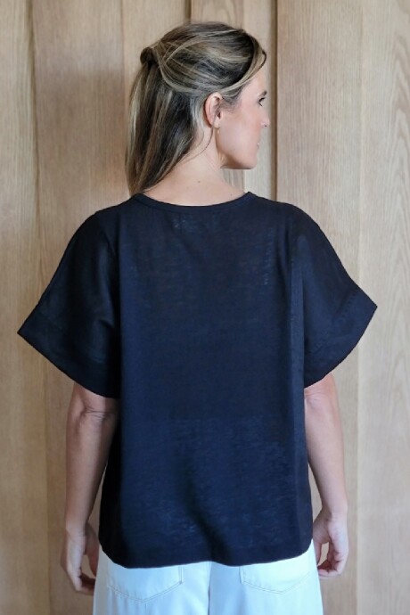 Remera Clavel Negro