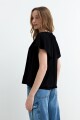 Blusa manga corta con frunce en hombros NEGRO