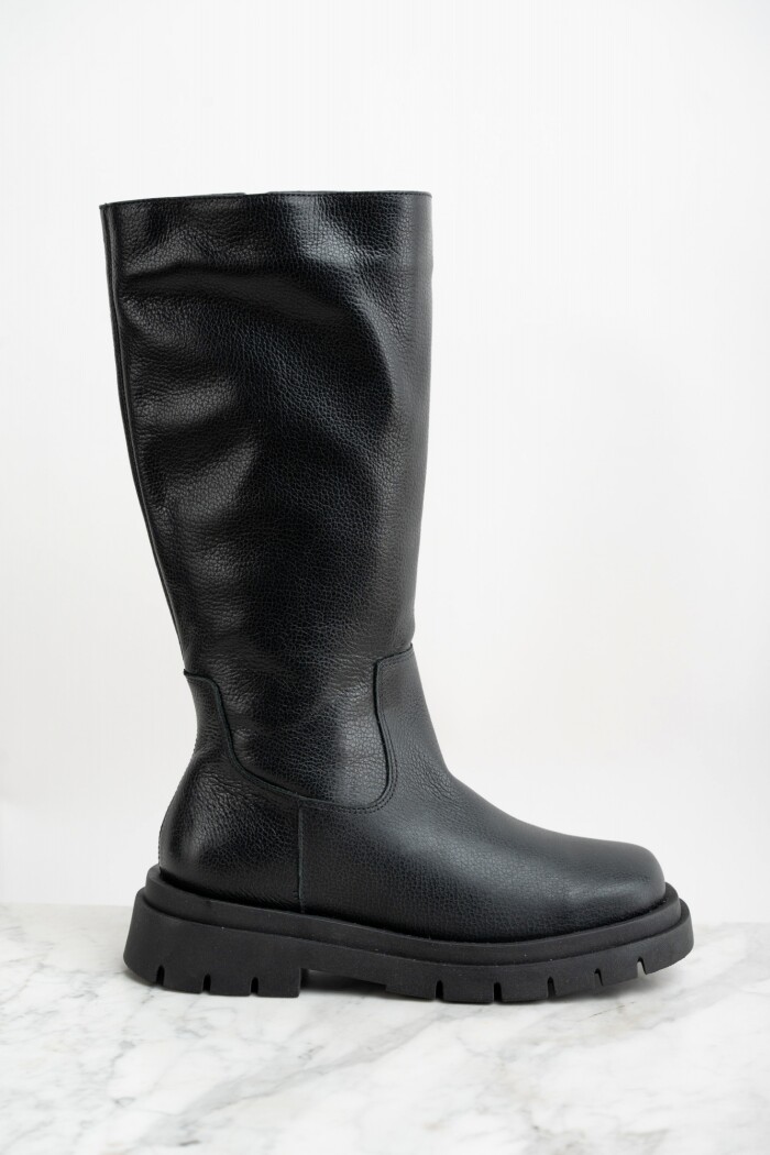 Bota Cuero Negro