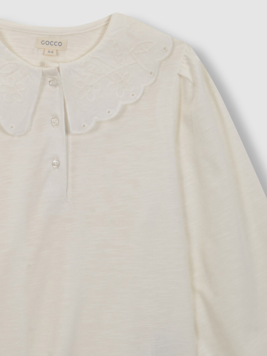 Camiseta Con Cuello Grande Troquelado Blanco Roto